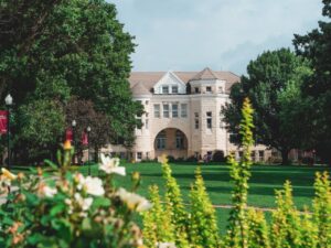 Bethel announces spring academic honors, graduates